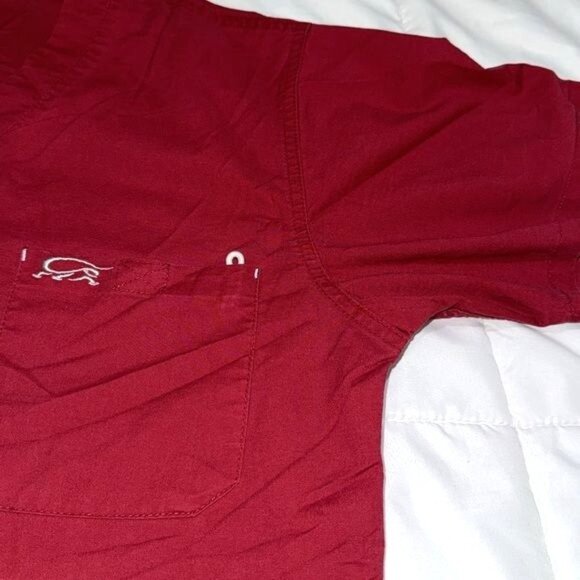 Womens Red V-Neck Short Sleeve Scrub Top With Pockets - Picture 4 of 7